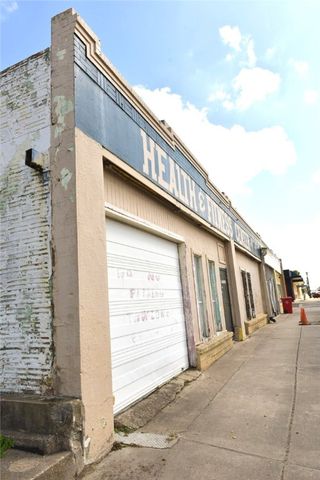 319 E Main Ave, Robstown, TX 78380