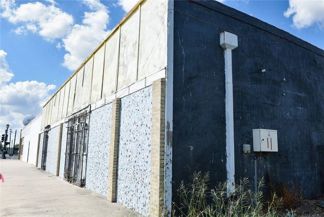 319 E Main Ave, Robstown, TX 78380