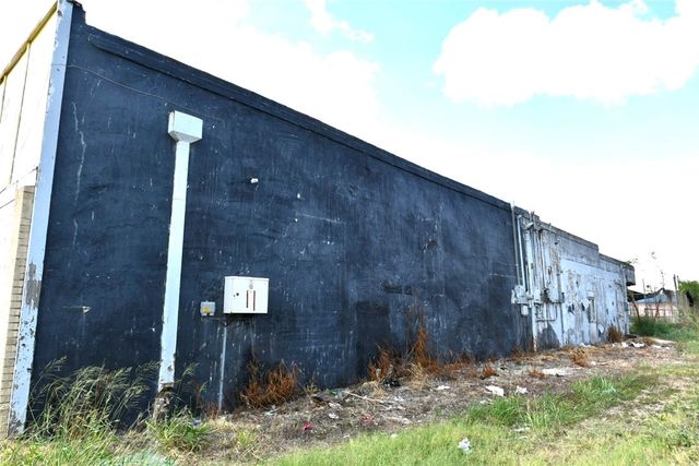 319 E Main Ave, Robstown, TX 78380