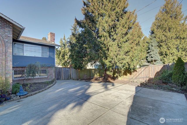 13902 Beverly Park Road, Lynnwood, WA 98087