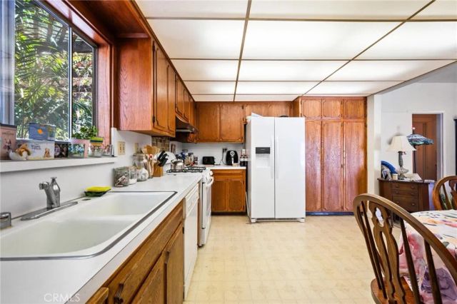 1140 Oberlin Drive, Glendale, CA 91205