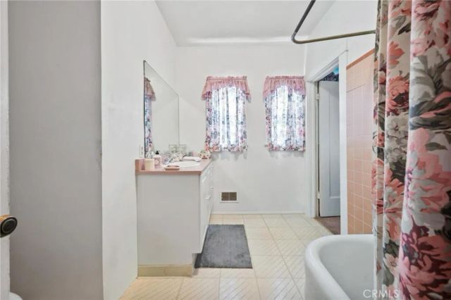 1140 Oberlin Drive, Glendale, CA 91205