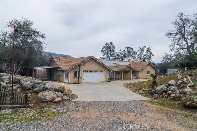 33478 Spreading Oak Lane, Auberry, CA 93602