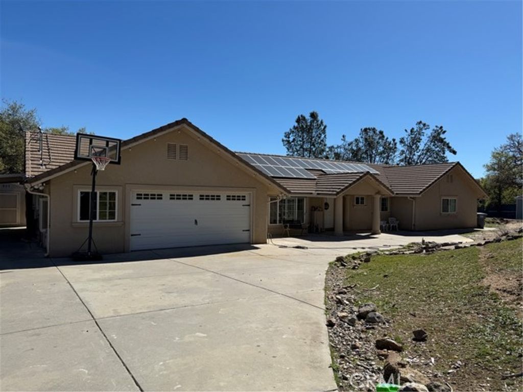 33478 Spreading Oak Lane, Auberry, CA 93602