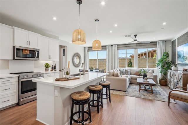 6367 Moonfire Lane, Fontana, CA 92336