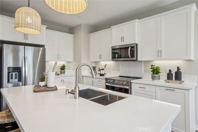 6367 Moonfire Lane, Fontana, CA 92336