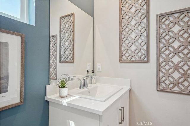 6367 Moonfire Lane, Fontana, CA 92336