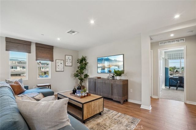 6367 Moonfire Lane, Fontana, CA 92336