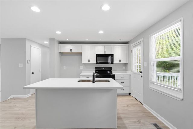 3724 Bramblevine Circle, Lithonia, GA 30038