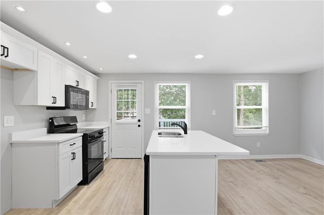 3724 Bramblevine Circle, Lithonia, GA 30038