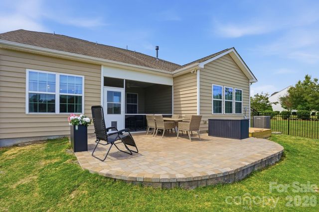 13314 Canterbury Castle Drive, Charlotte, NC 28273