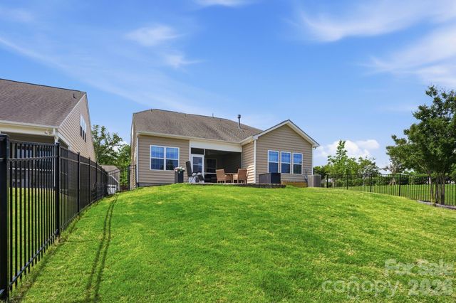13314 Canterbury Castle Drive, Charlotte, NC 28273