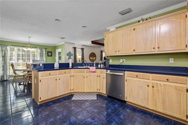 864 Country Lane, Axis, AL 36505