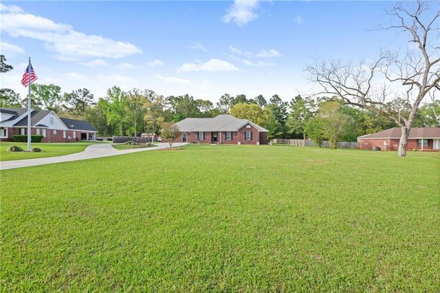 864 Country Lane, Axis, AL 36505