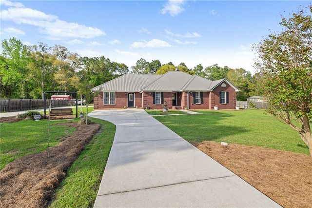 864 Country Lane, Axis, AL 36505