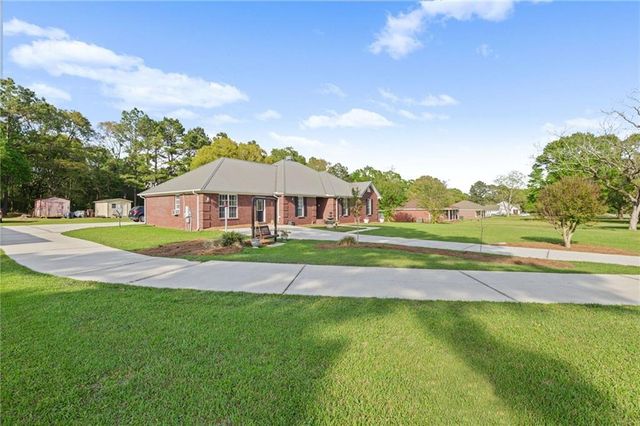 864 Country Lane, Axis, AL 36505