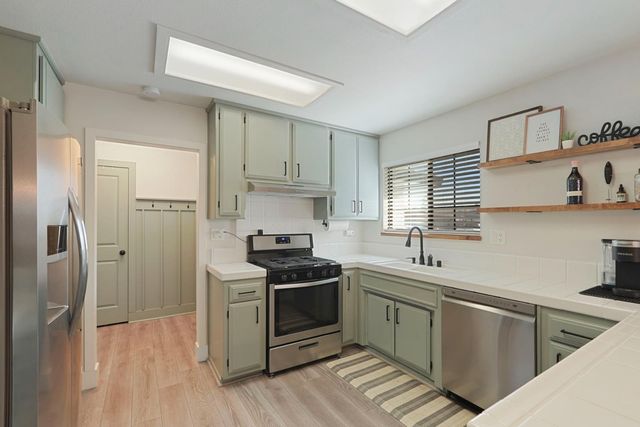 733 Prairie Ct, Galt, CA 95632