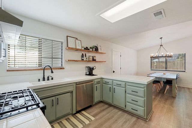 733 Prairie Ct, Galt, CA 95632