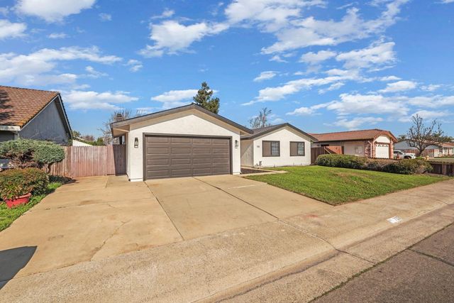 733 Prairie Ct, Galt, CA 95632