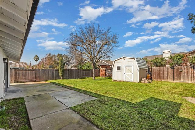 733 Prairie Ct, Galt, CA 95632