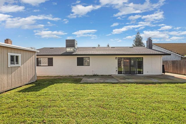 733 Prairie Ct, Galt, CA 95632