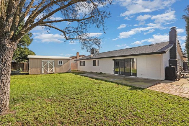 733 Prairie Ct, Galt, CA 95632