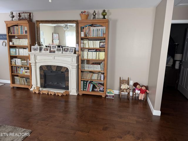 2812 Vicksburg Lane, Strawberry Plains, TN 37871