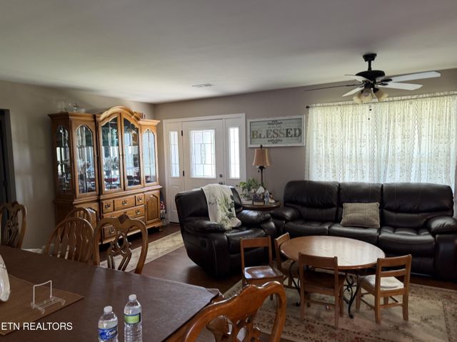 2812 Vicksburg Lane, Strawberry Plains, TN 37871