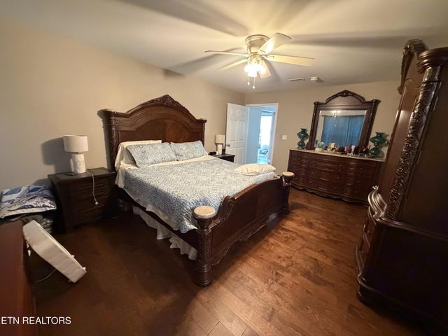 2812 Vicksburg Lane, Strawberry Plains, TN 37871