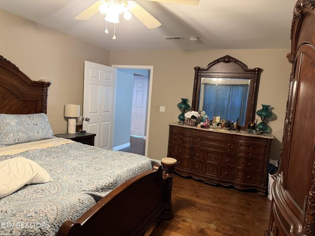 2812 Vicksburg Lane, Strawberry Plains, TN 37871