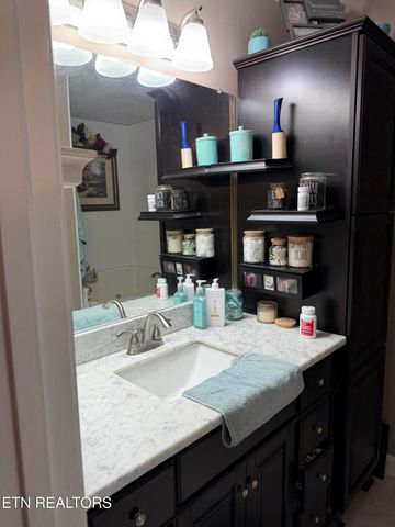 2812 Vicksburg Lane, Strawberry Plains, TN 37871