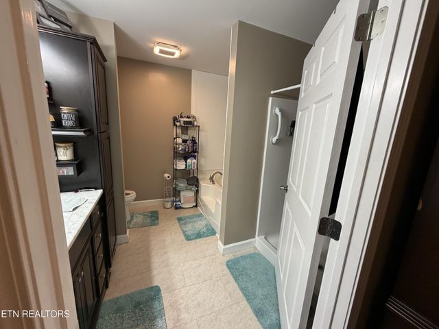 2812 Vicksburg Lane, Strawberry Plains, TN 37871
