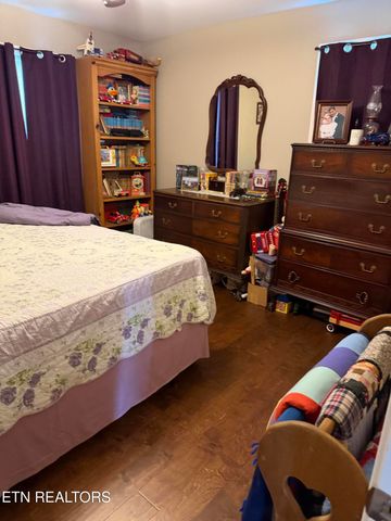 2812 Vicksburg Lane, Strawberry Plains, TN 37871