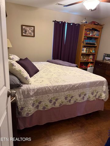 2812 Vicksburg Lane, Strawberry Plains, TN 37871