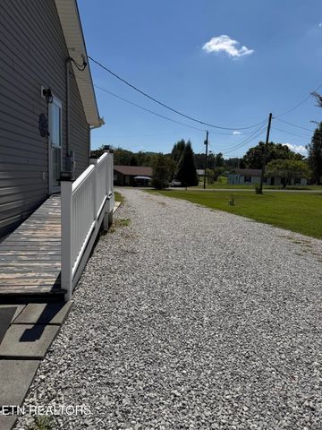 2812 Vicksburg Lane, Strawberry Plains, TN 37871