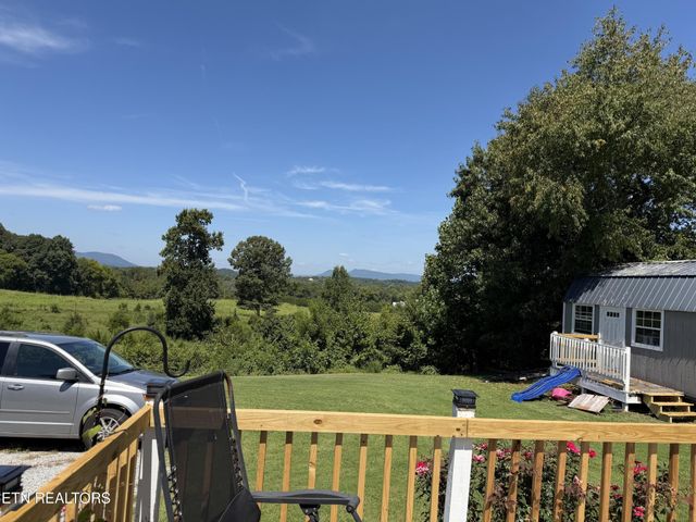 2812 Vicksburg Lane, Strawberry Plains, TN 37871