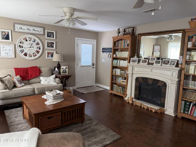 2812 Vicksburg Lane, Strawberry Plains, TN 37871