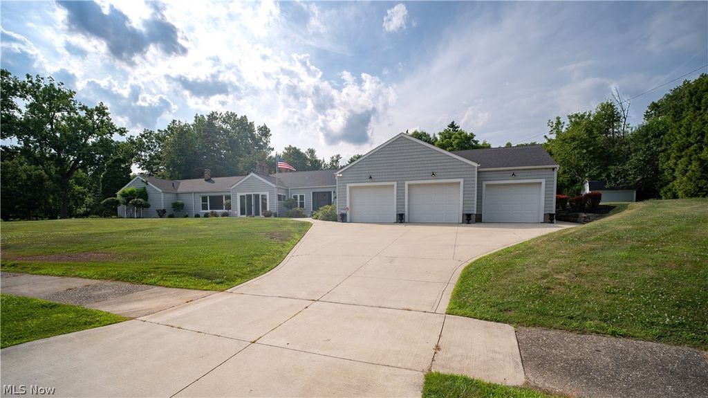 3130 Silver Lake Boulevard, Silver Lake, OH 44224