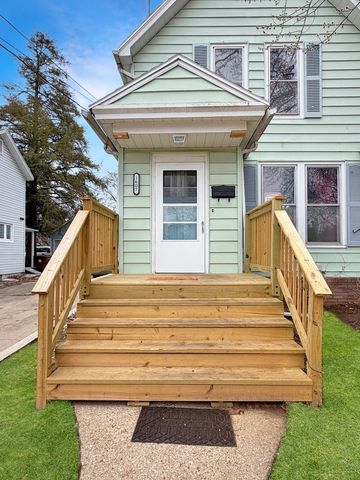 1607 S Highland Avenue, Freeport, IL 61032