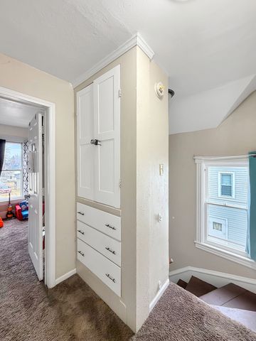 1607 S Highland Avenue, Freeport, IL 61032