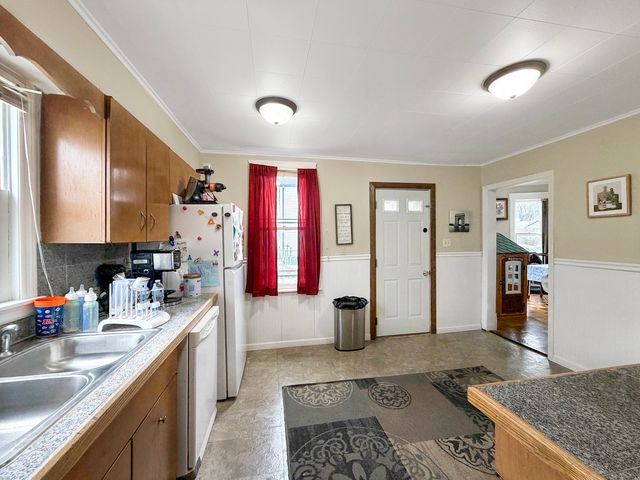 1607 S Highland Avenue, Freeport, IL 61032