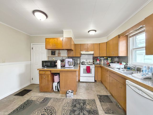 1607 S Highland Avenue, Freeport, IL 61032