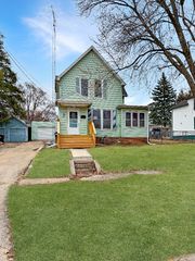 1607 S Highland Avenue, Freeport, IL 61032