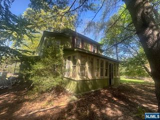 538 Franklin Avenue, Franklin Lakes, NJ 07417