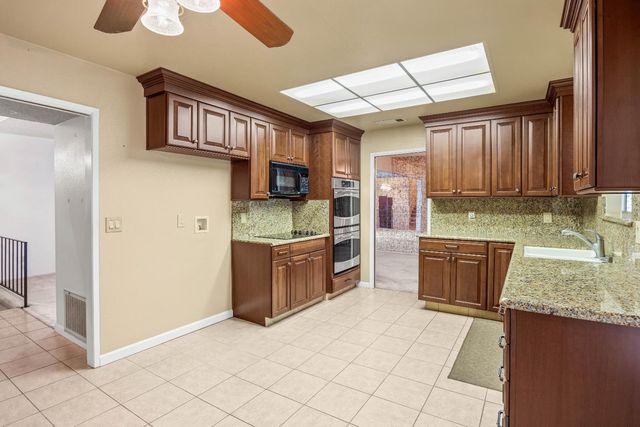 8003 Independence Ave, Stockton, CA 95209