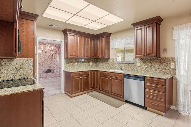 8003 Independence Ave, Stockton, CA 95209