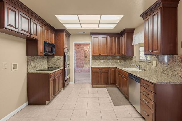 8003 Independence Ave, Stockton, CA 95209