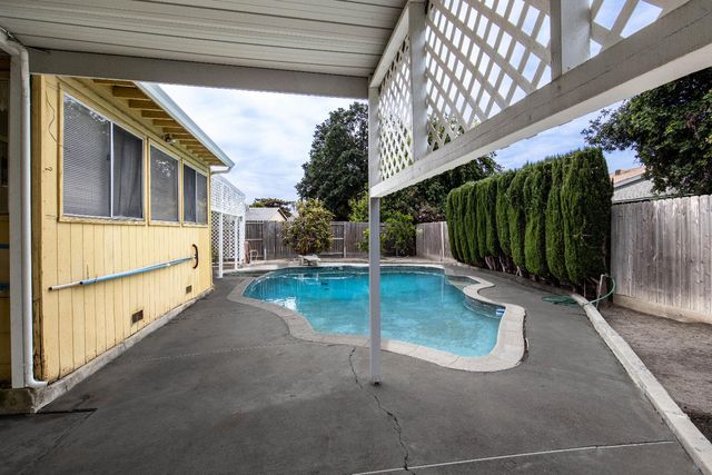 8003 Independence Ave, Stockton, CA 95209