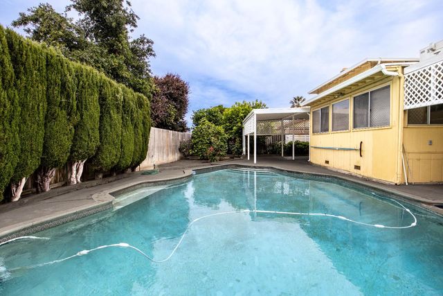 8003 Independence Ave, Stockton, CA 95209