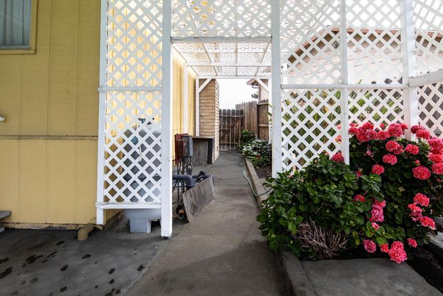 8003 Independence Ave, Stockton, CA 95209